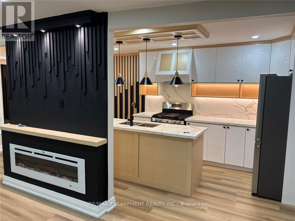 2 Country Club Drive, Hamilton, Ontario  L8K 5W2 - Photo 2 - X12905116