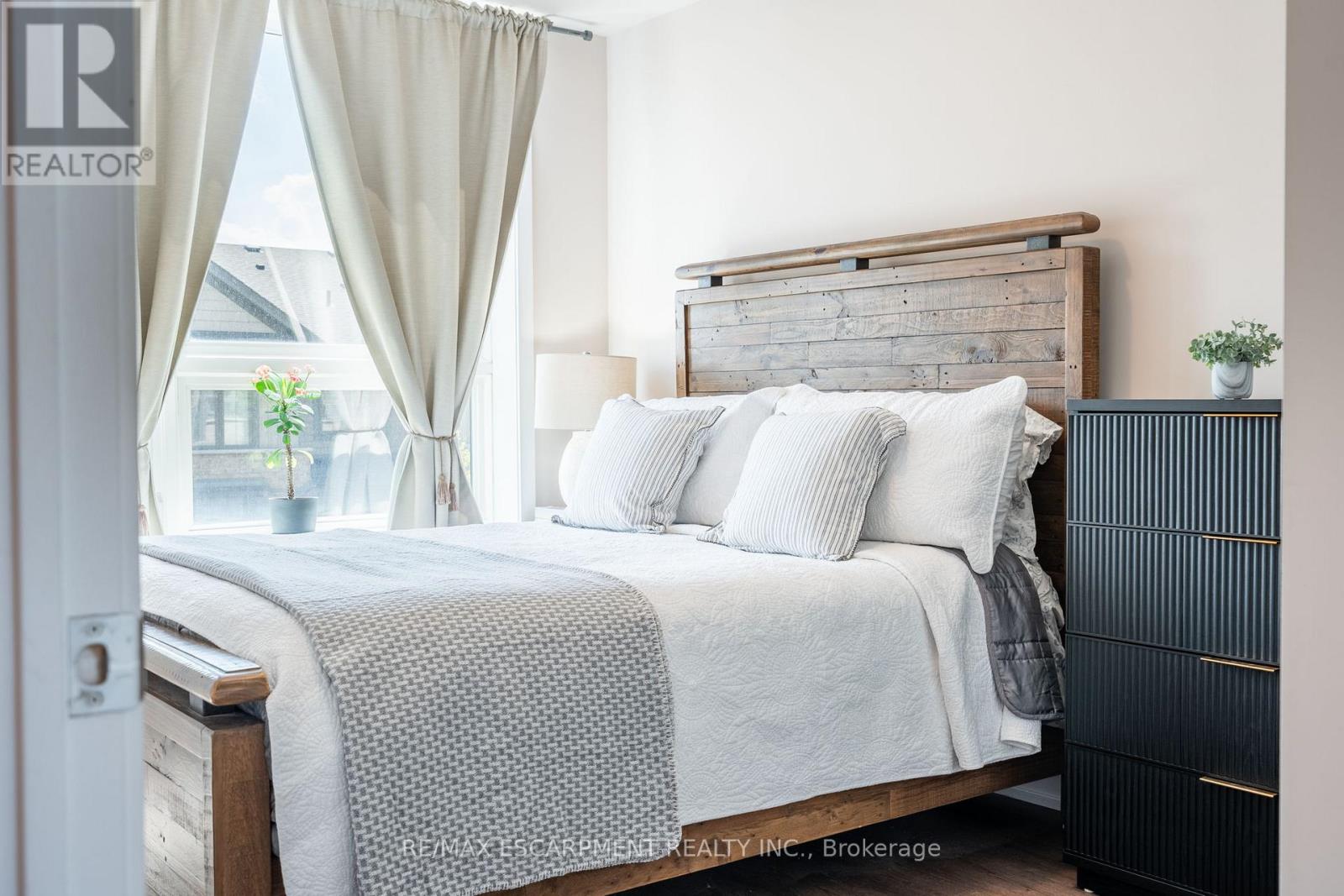 313 - 35 Southshore Crescent, Hamilton, Ontario L8E 0J2 - Photo 16 - X12905142