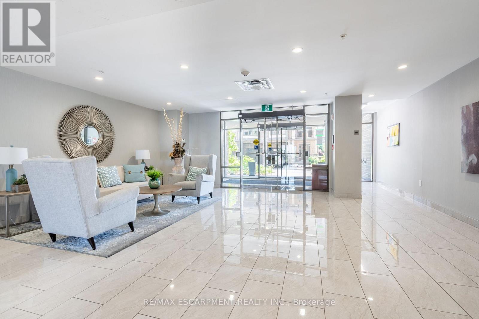 313 - 35 Southshore Crescent, Hamilton, Ontario L8E 0J2 - Photo 4 - X12905142