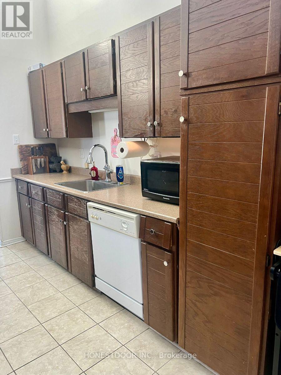 72 Tumbleweed Crescent, London South (South X), Ontario  N6E 2N8 - Photo 3 - X12905184