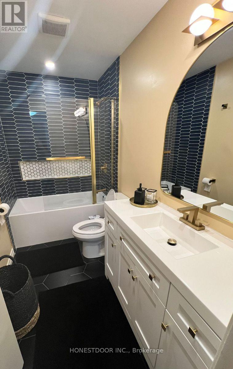 72 Tumbleweed Crescent, London South (South X), Ontario  N6E 2N8 - Photo 5 - X12905184