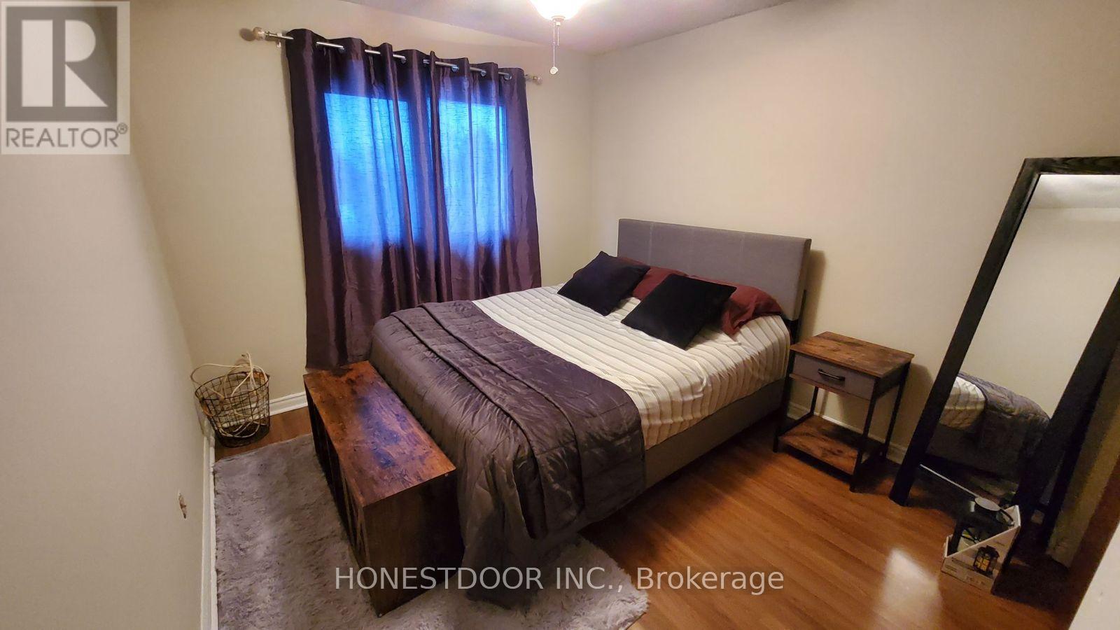 72 Tumbleweed Crescent, London South (South X), Ontario  N6E 2N8 - Photo 7 - X12905184