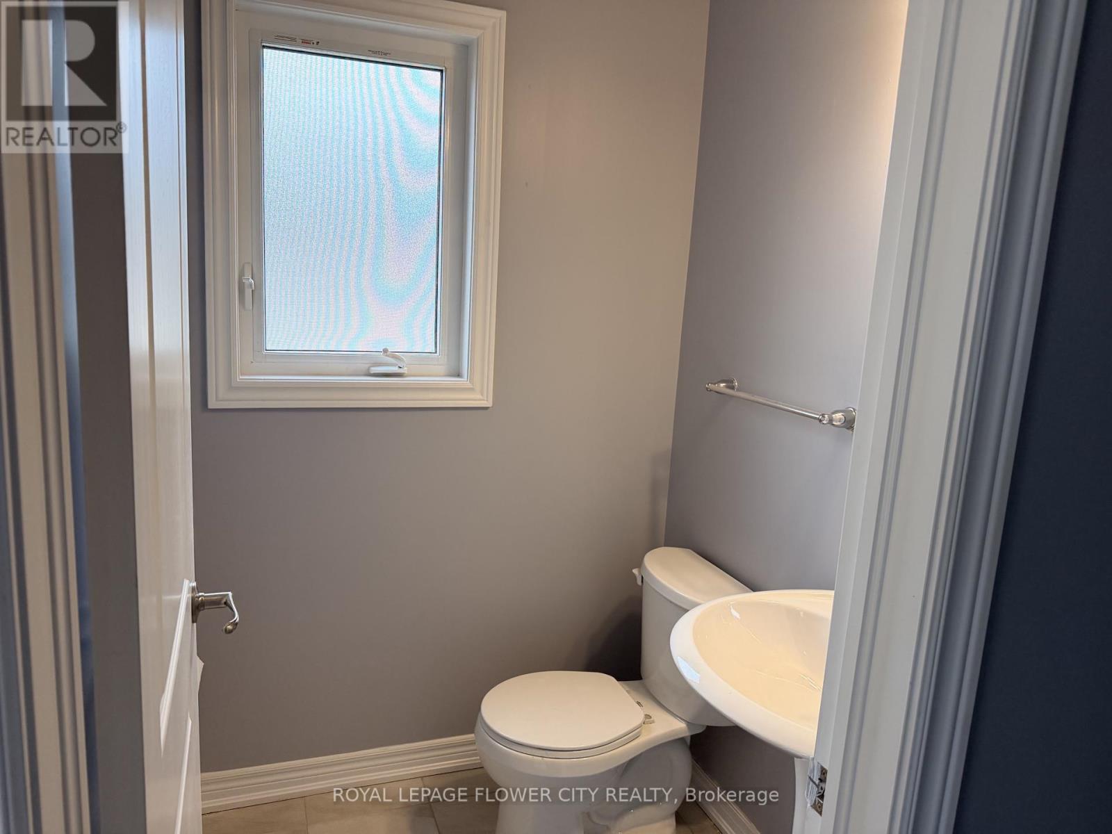 139 Sunflower Place, Welland, Ontario  L3C 0H9 - Photo 3 - X12905252