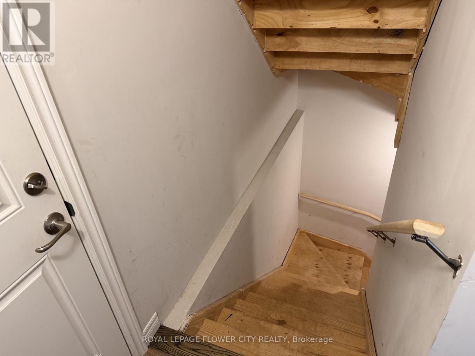 139 Sunflower Place, Welland, Ontario  L3C 0H9 - Photo 5 - X12905252