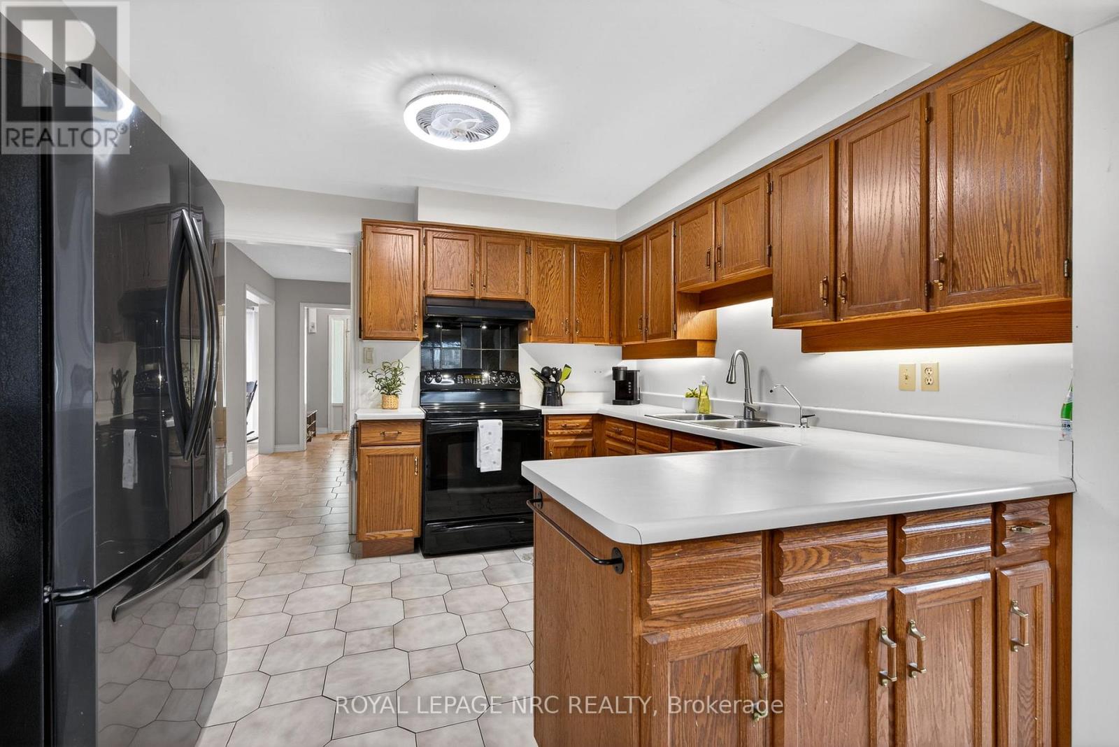 7 Barbican Trail, St. Catharines, Ontario  L2T 4A1 - Photo 11 - X12904292