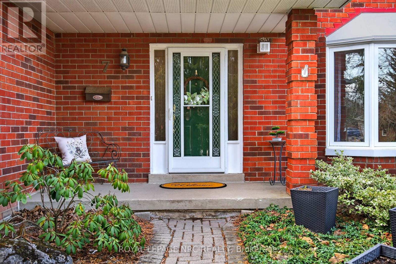 7 Barbican Trail, St. Catharines, Ontario  L2T 4A1 - Photo 4 - X12904292