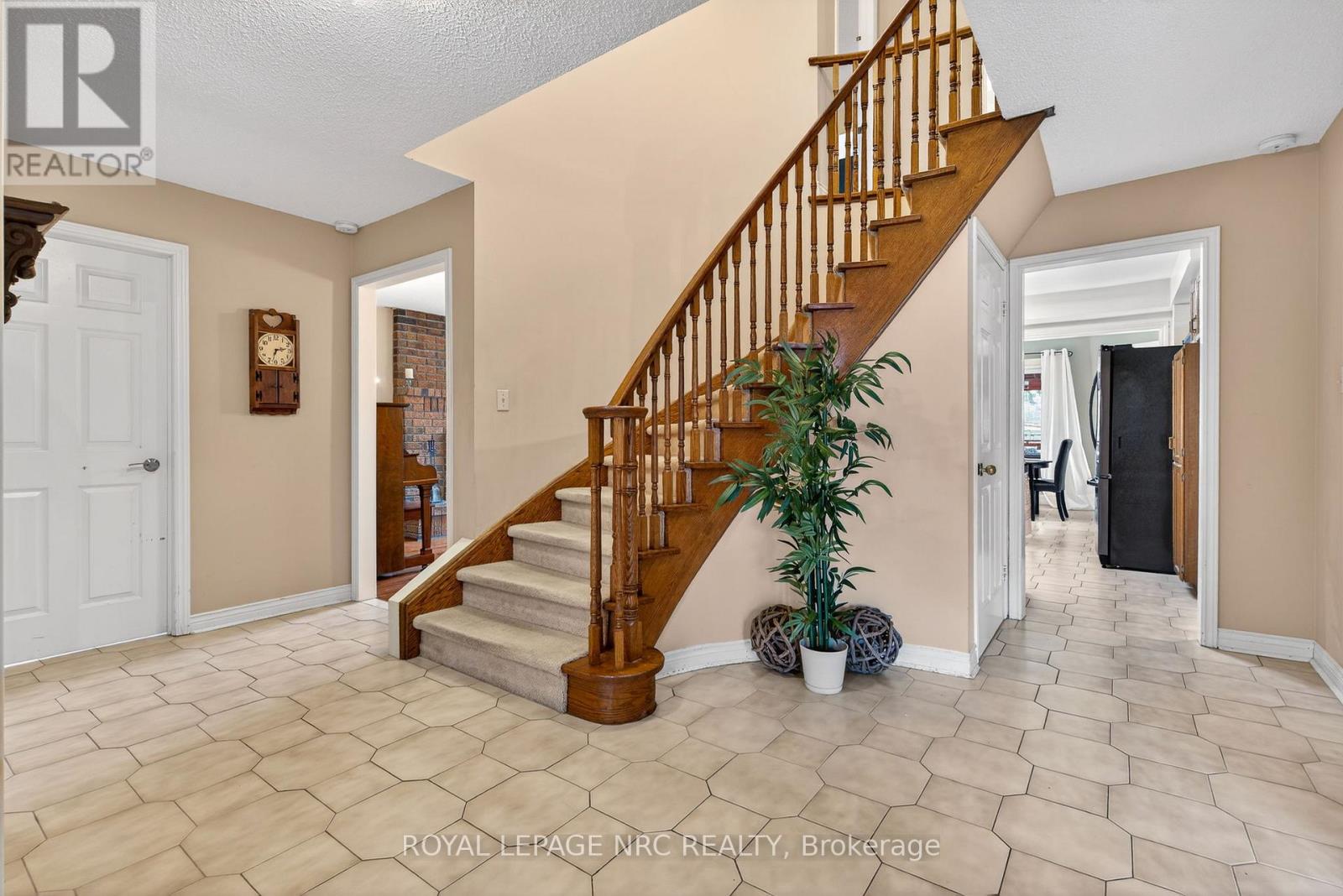 7 Barbican Trail, St. Catharines, Ontario  L2T 4A1 - Photo 6 - X12904292