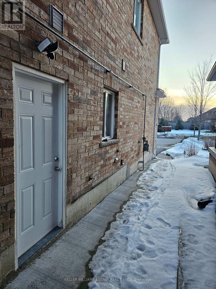 111 Rosswell Drive, Clarington, Ontario  L1E 3K1 - Photo 3 - E12905268