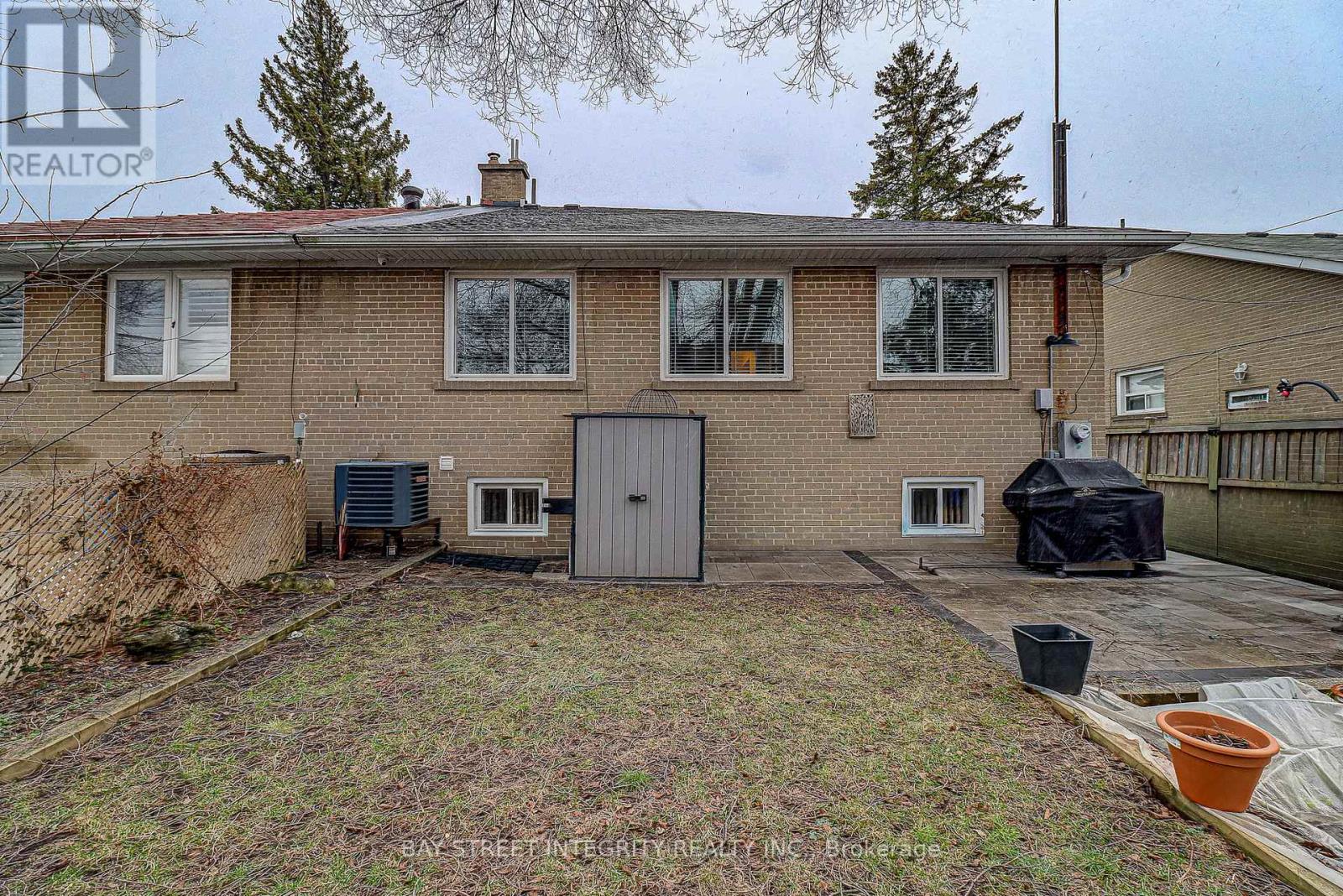 12 Combermere Drive, Toronto (Parkwoods-Donalda), Ontario  M3A 2W3 - Photo 27 - C12905264