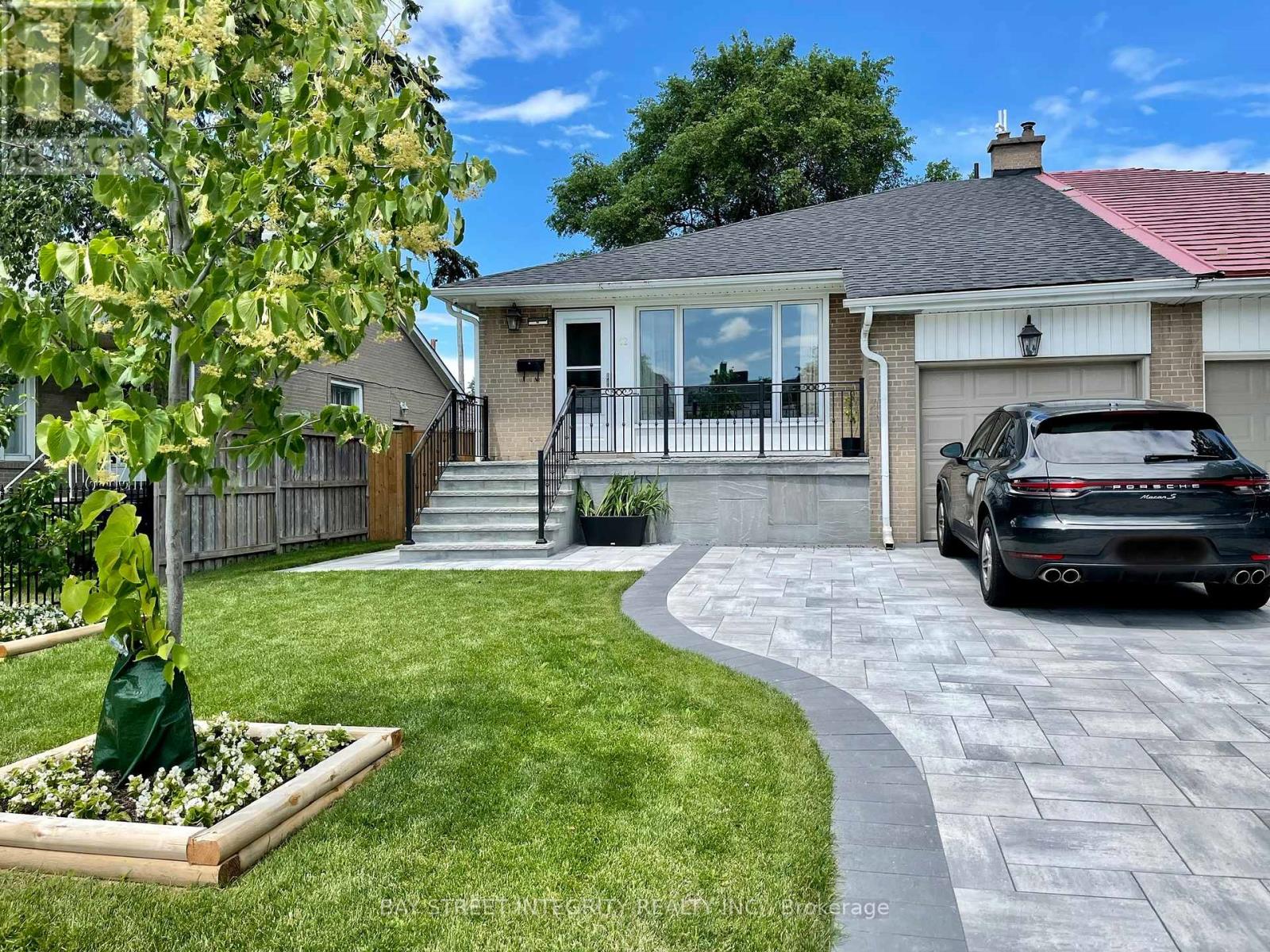 12 Combermere Drive, Toronto (Parkwoods-Donalda), Ontario  M3A 2W3 - Photo 29 - C12905264