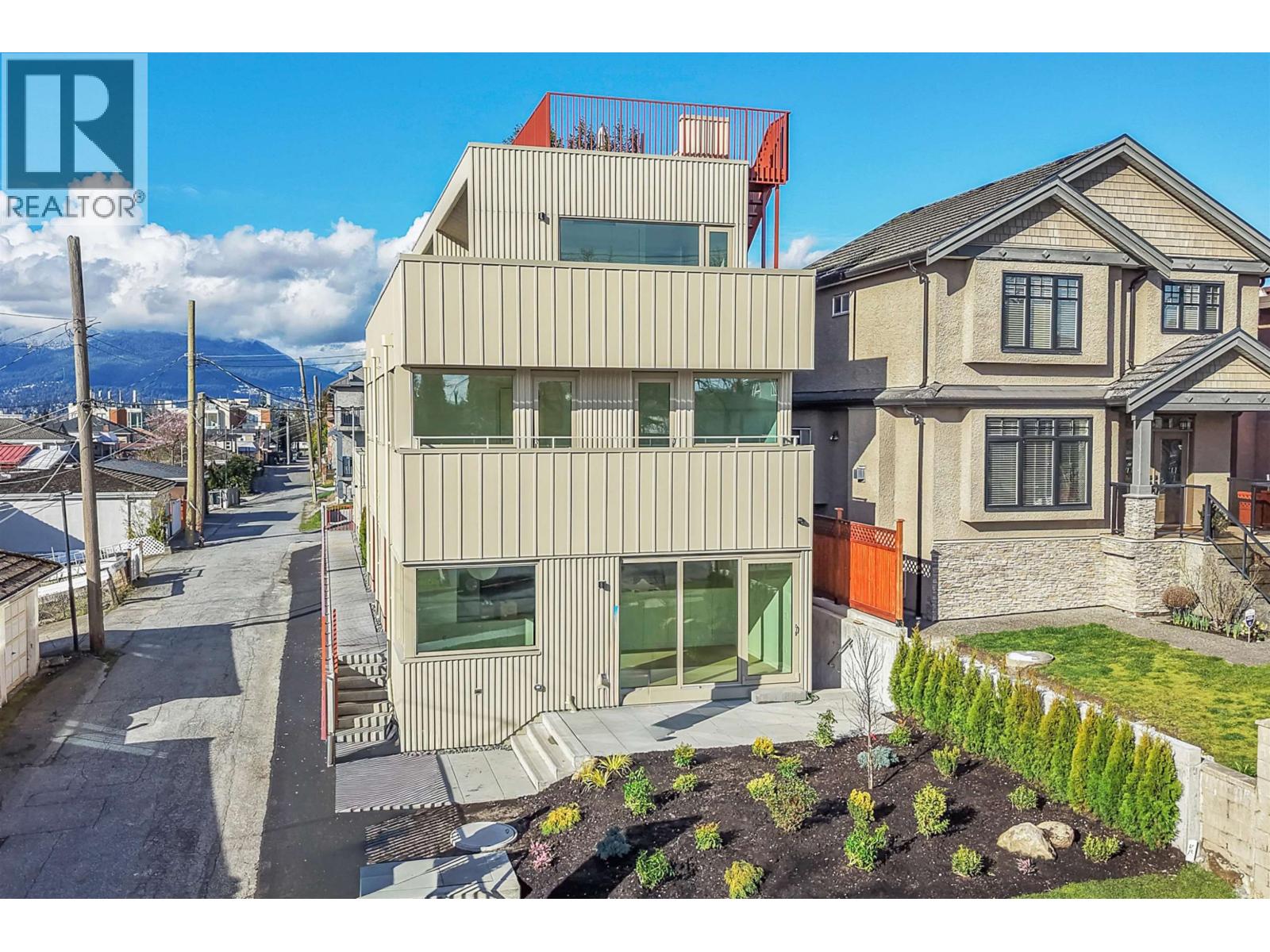 1 2915 E 5th Avenue, Vancouver, British Columbia  V5M 1N6 - Photo 1 - R3102015