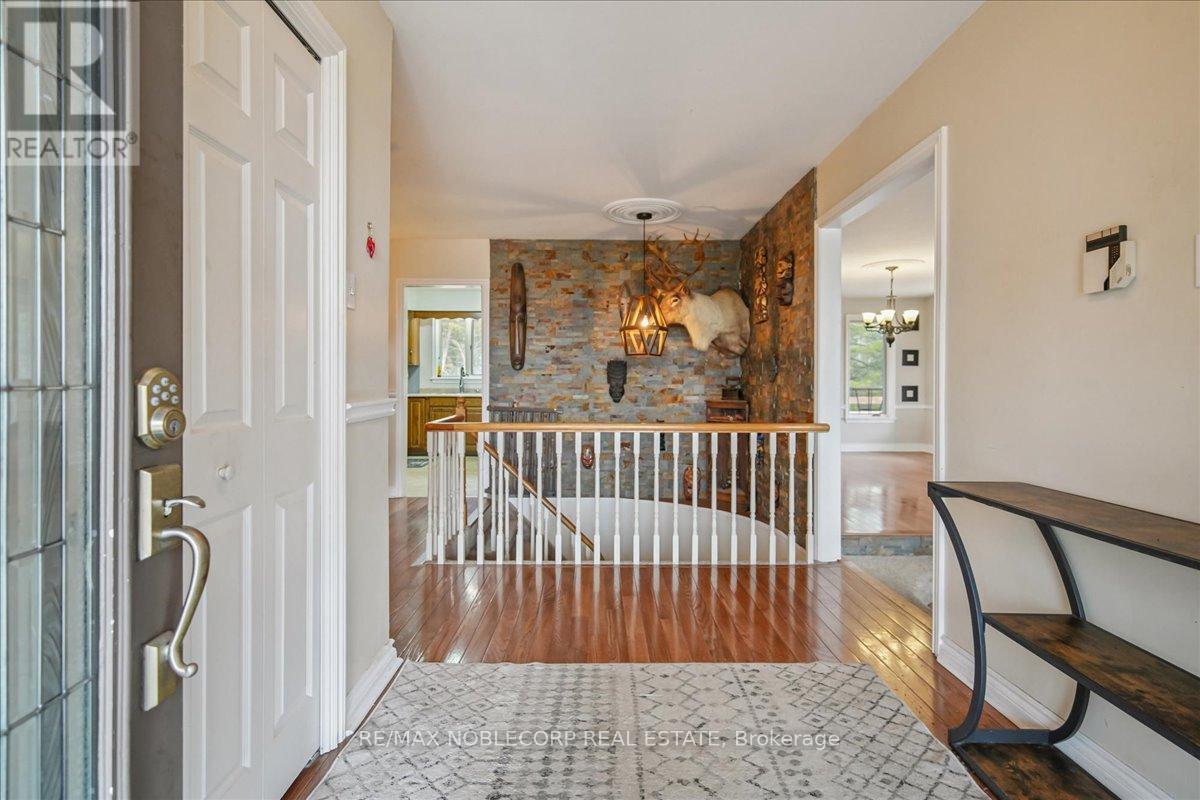 1945 10th Side Road, New Tecumseth, Ontario  L0G 1W0 - Photo 6 - N12905300