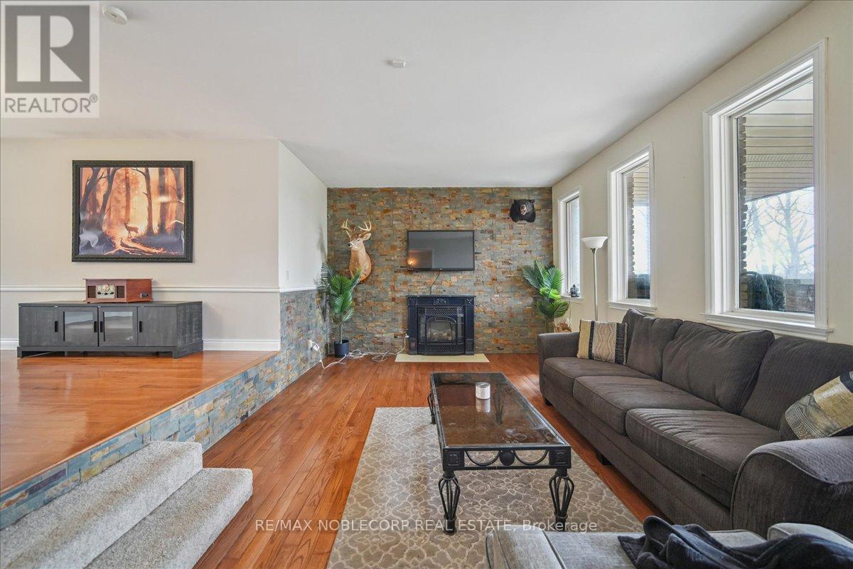 1945 10th Side Road, New Tecumseth, Ontario  L0G 1W0 - Photo 8 - N12905300