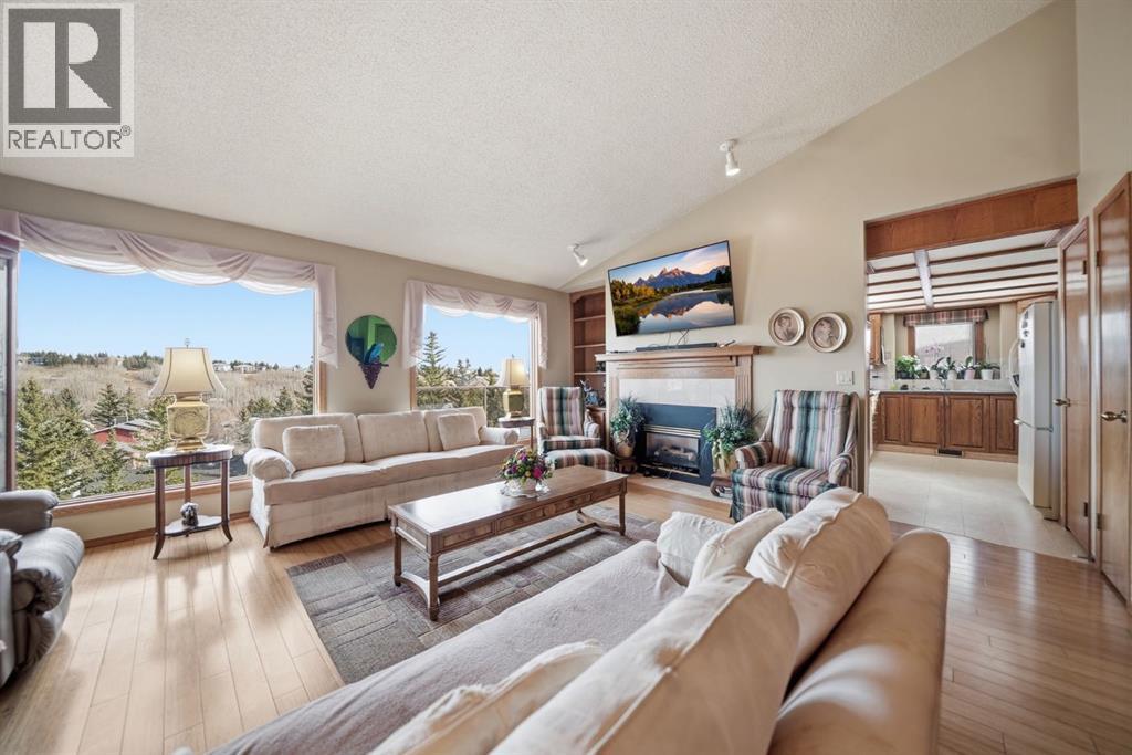 44 Edgeland Close NW, Calgary, Alberta  T3A 3B1 - Photo 3 - A2294134