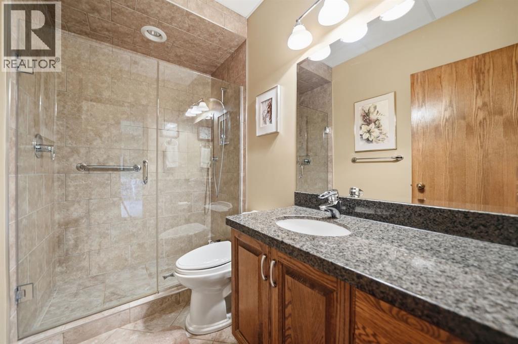 44 Edgeland Close NW, Calgary, Alberta  T3A 3B1 - Photo 21 - A2294134