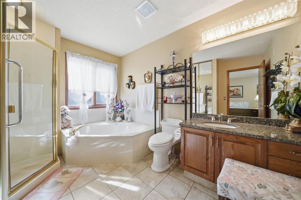 44 Edgeland Close NW, Calgary, Alberta  T3A 3B1 - Photo 14 - A2294134