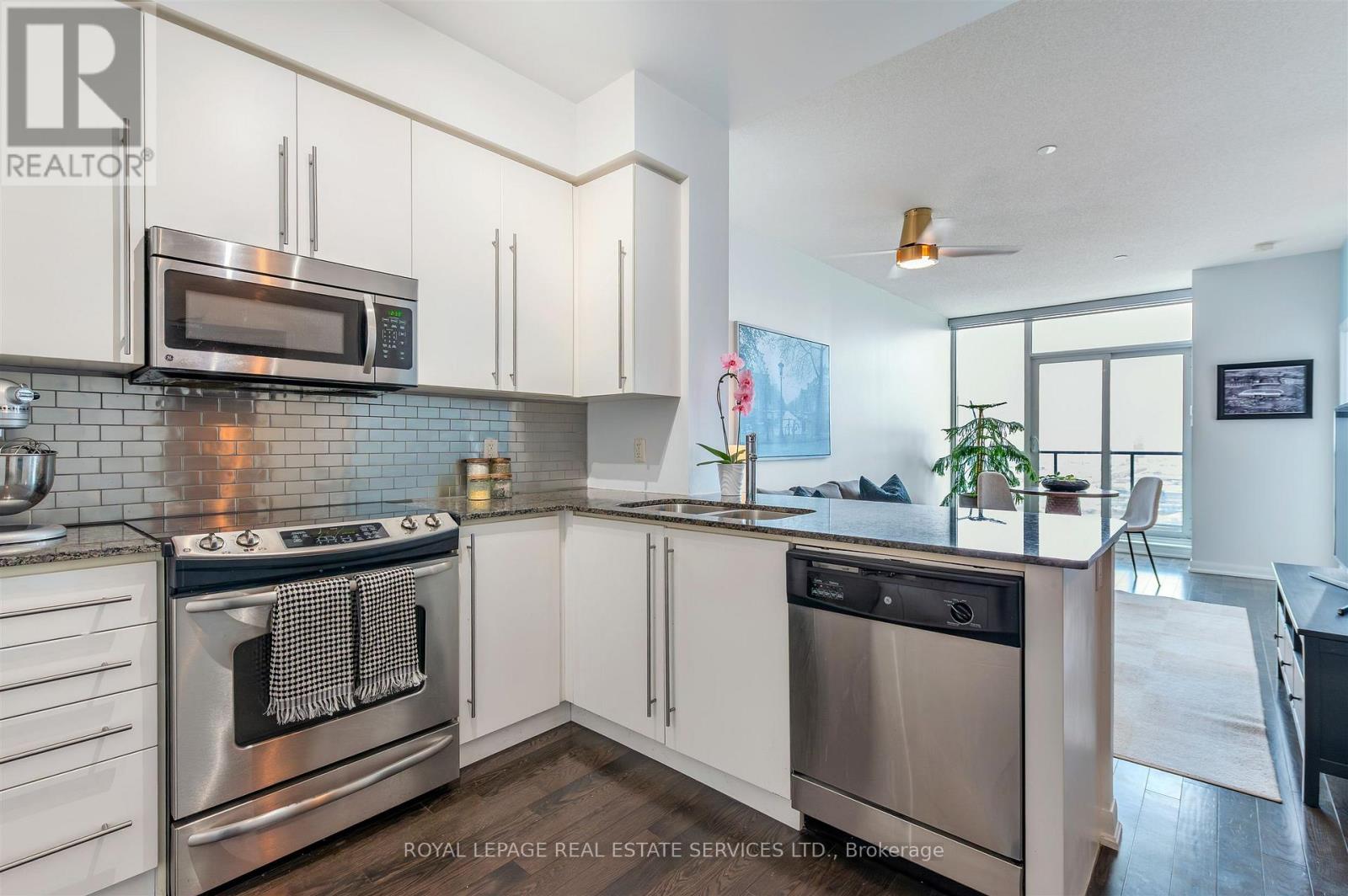 Ph101 - 215 Sherway Gardens Road, Toronto, Ontario  M9C 0A4 - Photo 5 - W12905270