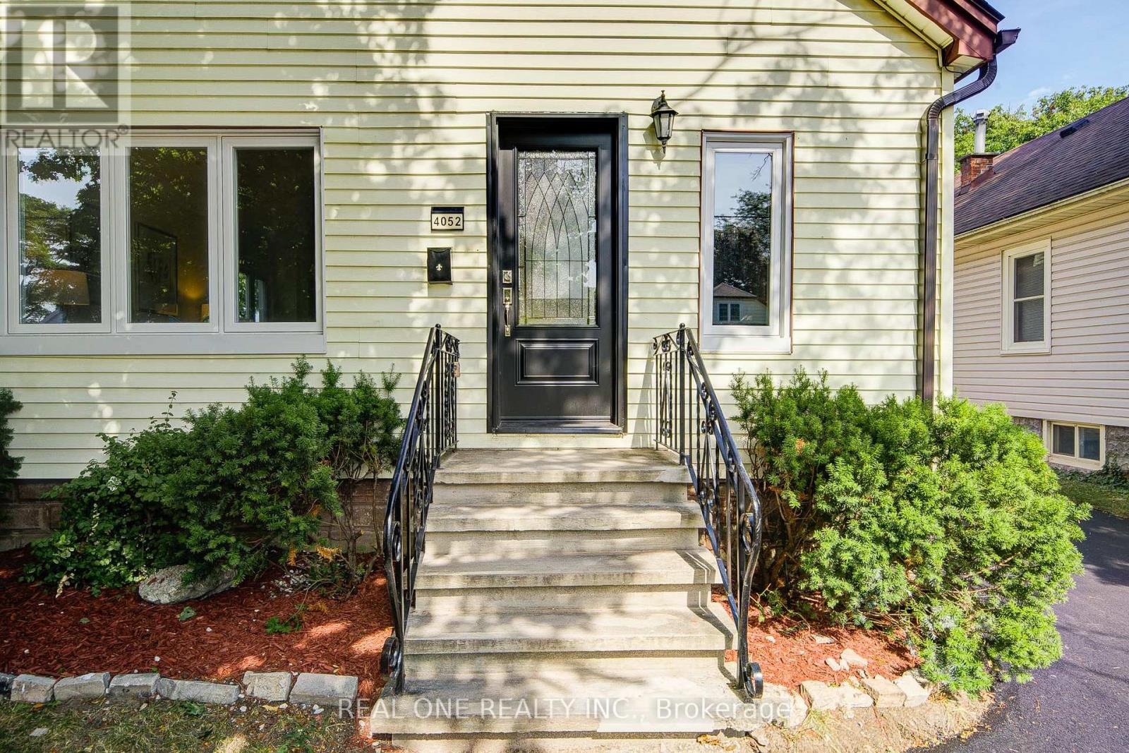 4052 Saint James Avenue, Niagara Falls, Ontario  L2E 6H6 - Photo 3 - X12905282