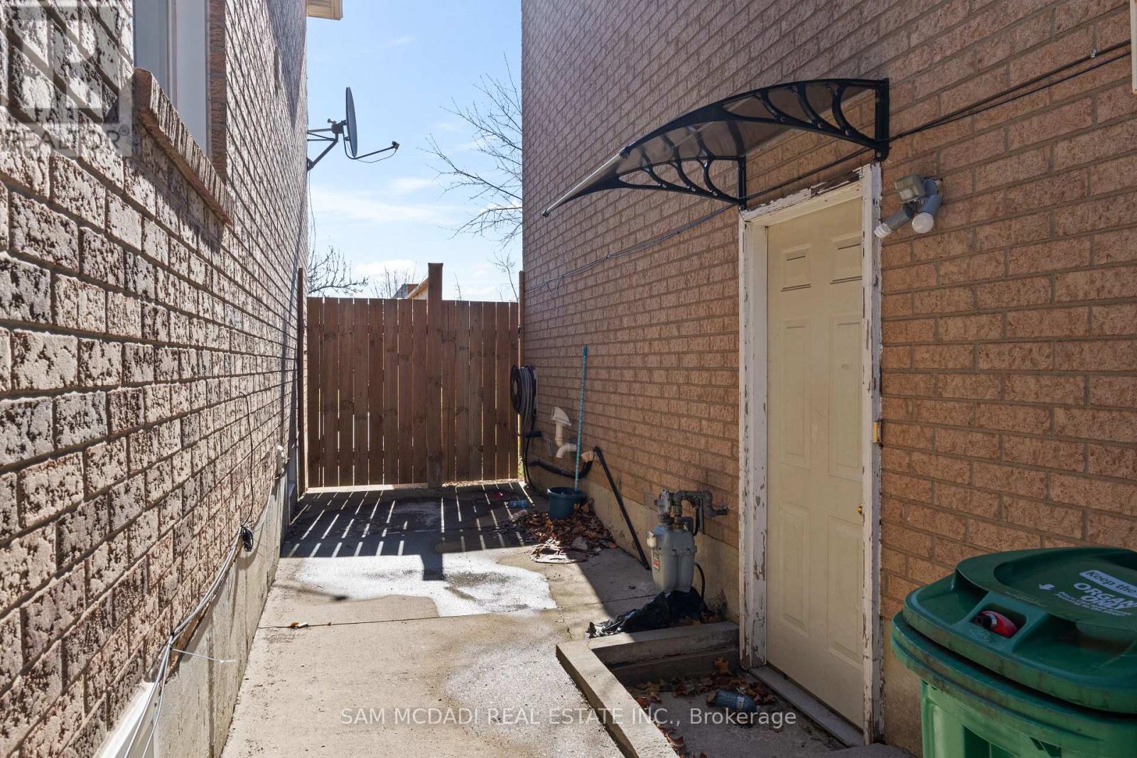 67 Blue Bonnet Drive, Brampton, Ontario  L6Y 4N3 - Photo 29 - W12898440