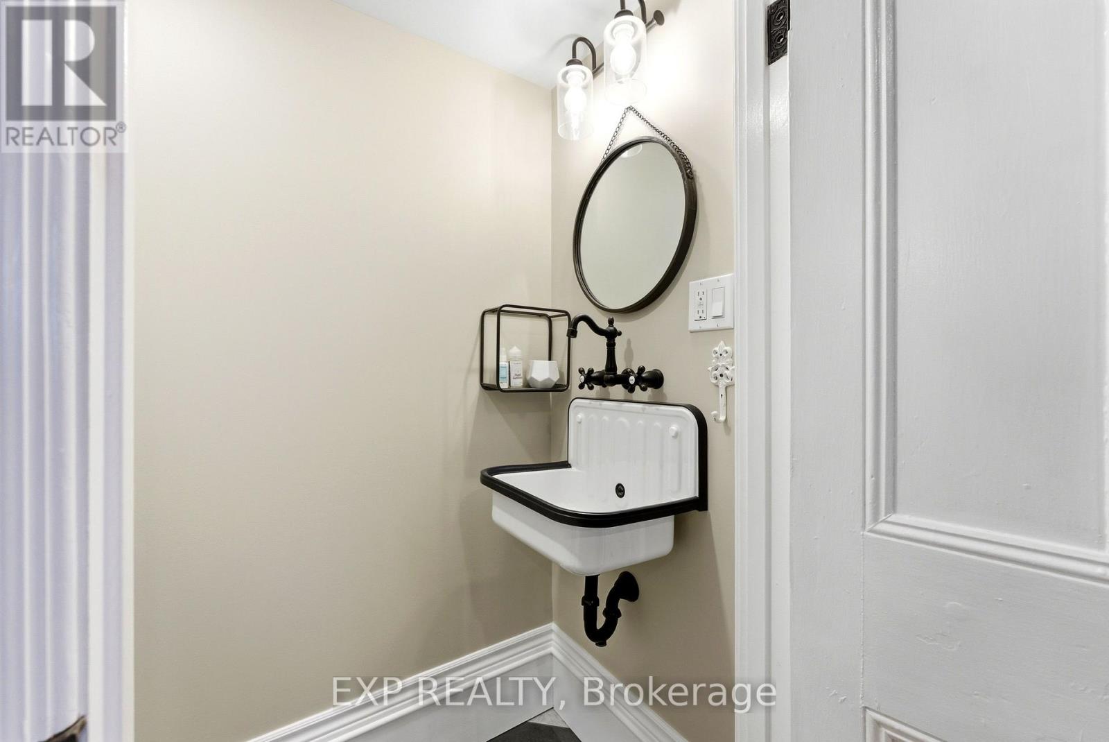 348 Massassauga Road, Prince Edward County, Ontario  K8N 4Z7 - Photo 14 - X12905432