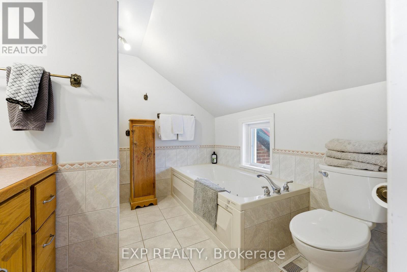 348 Massassauga Road, Prince Edward County, Ontario  K8N 4Z7 - Photo 32 - X12905432