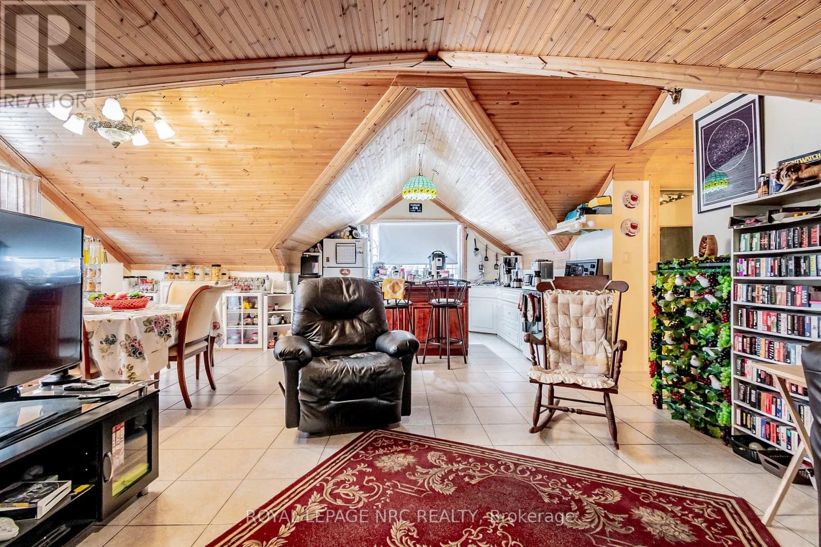 6490 Thorold Stone Road, Niagara Falls, Ontario  L2J 1B3 - Photo 14 - X12905350