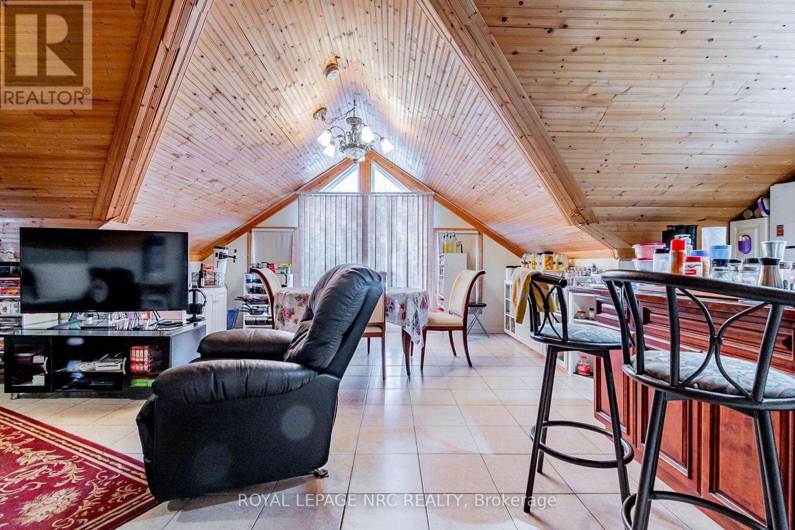 6490 Thorold Stone Road, Niagara Falls, Ontario  L2J 1B3 - Photo 17 - X12905350