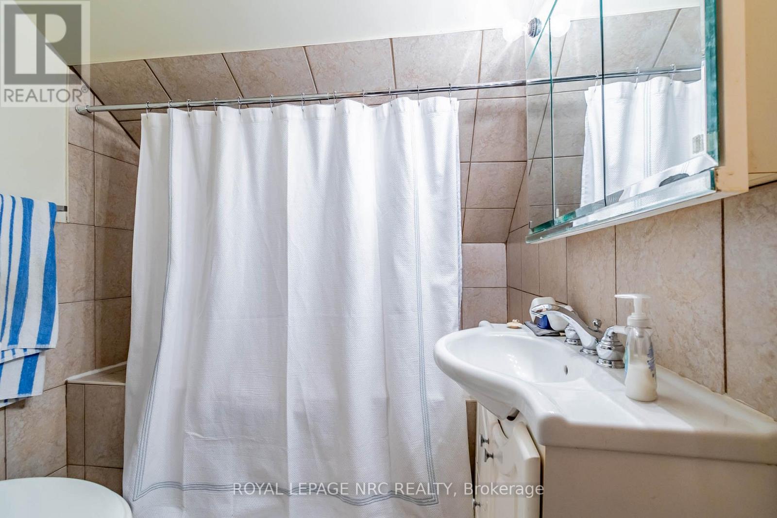 6490 Thorold Stone Road, Niagara Falls, Ontario  L2J 1B3 - Photo 18 - X12905350