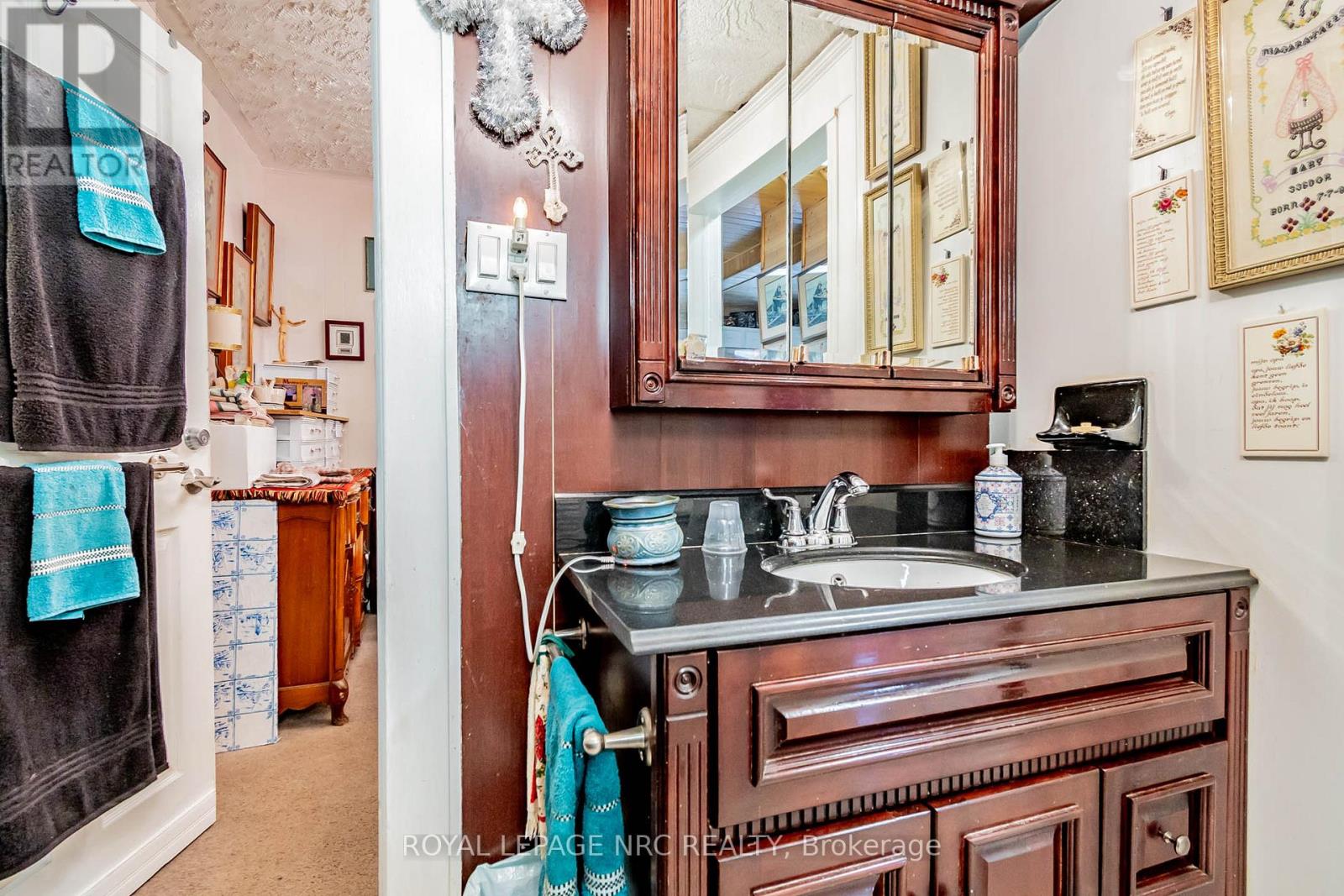 6490 Thorold Stone Road, Niagara Falls, Ontario  L2J 1B3 - Photo 23 - X12905350