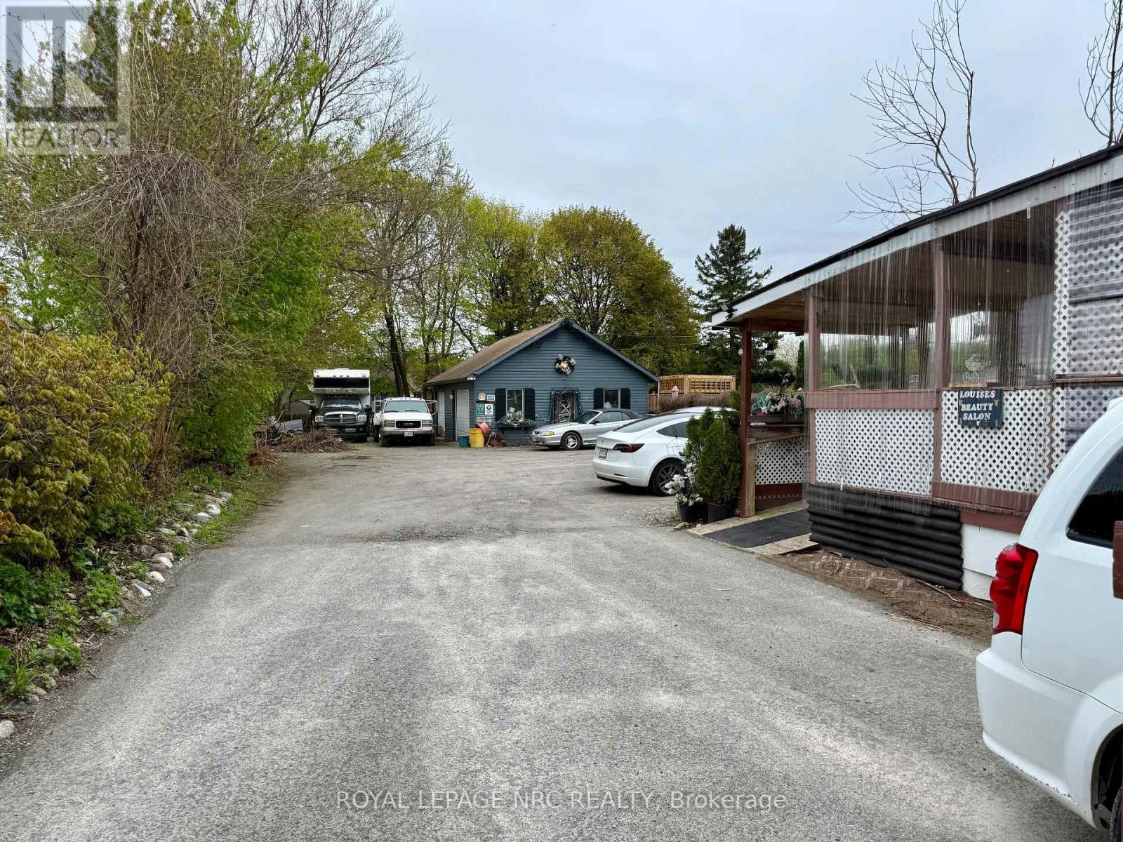 6490 Thorold Stone Road, Niagara Falls, Ontario  L2J 1B3 - Photo 4 - X12905350