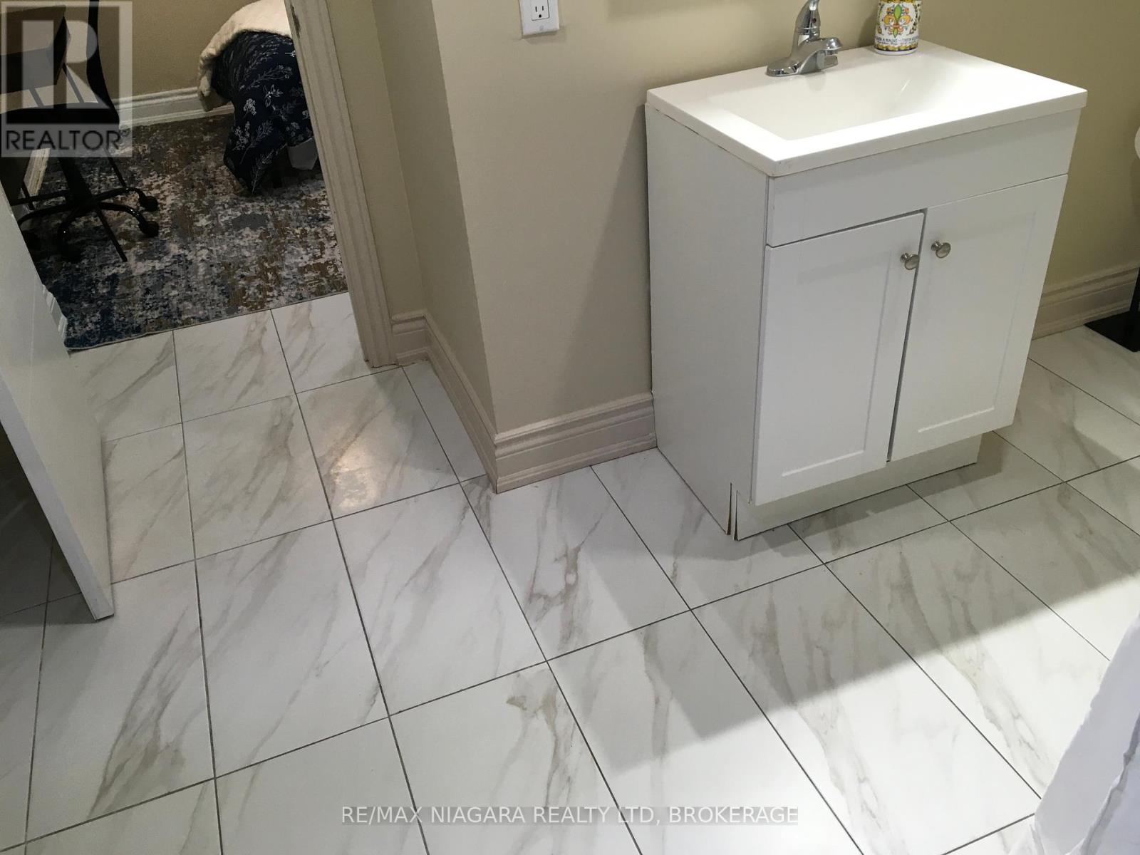 Lower Bedroom 2 - 3968 St Peter Street, Niagara Falls, Ontario  L2J 2N8 - Photo 14 - X12905378