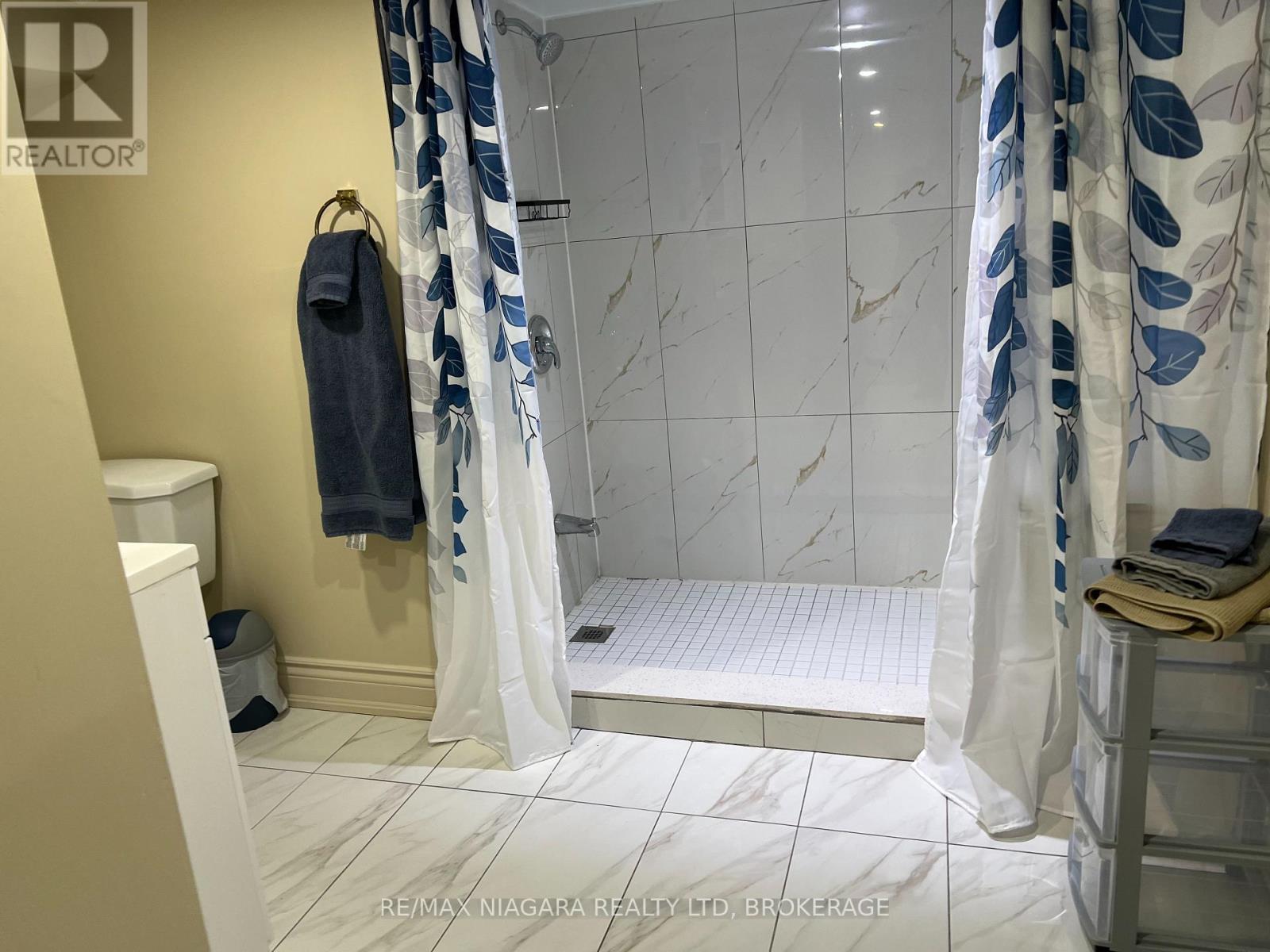 Lower Bedroom 2 - 3968 St Peter Street, Niagara Falls, Ontario  L2J 2N8 - Photo 8 - X12905378