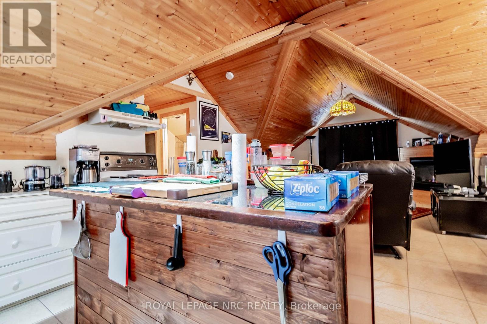 6490 Thorold Stone Road, Niagara Falls, Ontario  L2J 1B3 - Photo 10 - X12905382