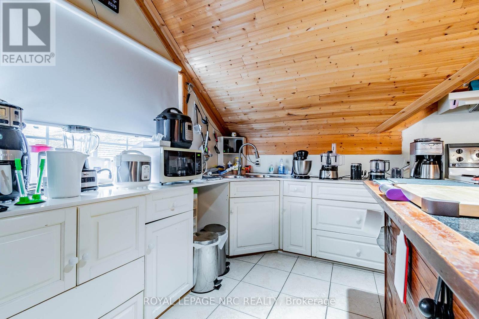 6490 Thorold Stone Road, Niagara Falls, Ontario  L2J 1B3 - Photo 11 - X12905382