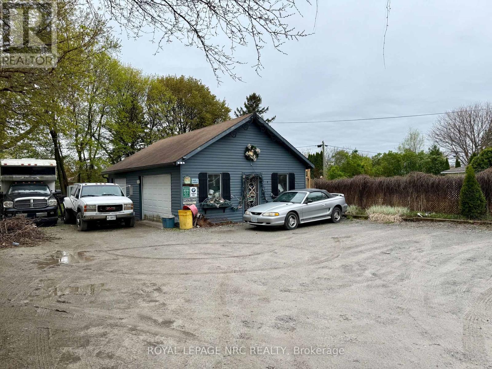 6490 Thorold Stone Road, Niagara Falls, Ontario  L2J 1B3 - Photo 3 - X12905382