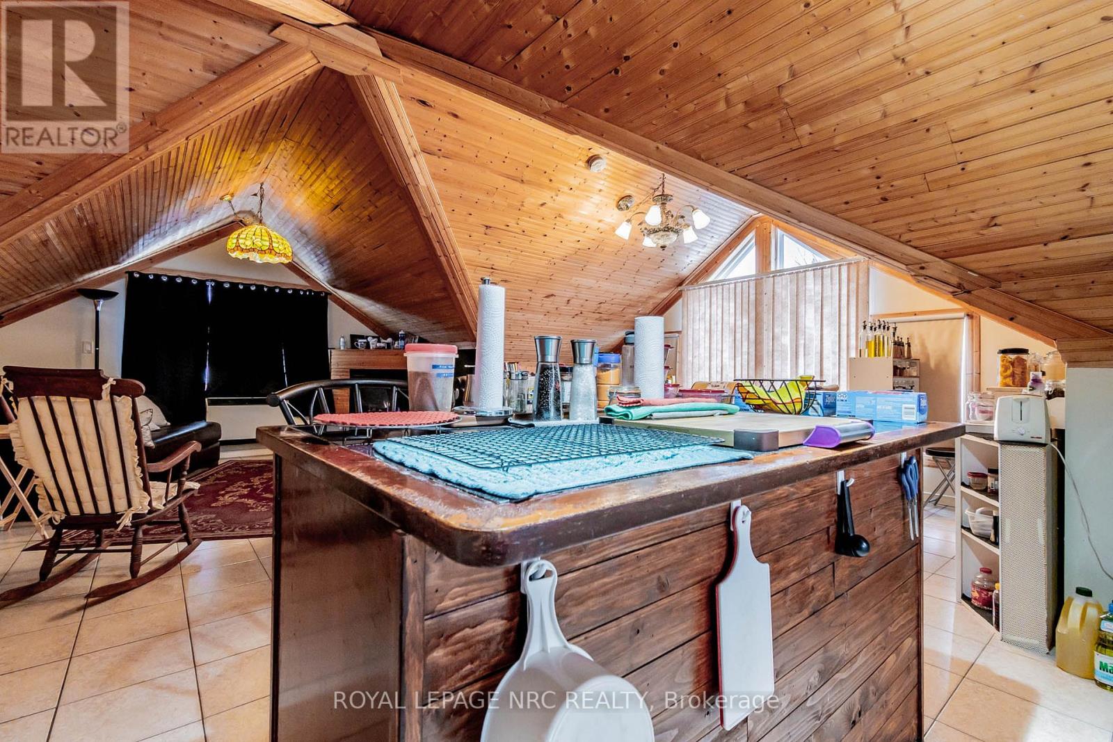 6490 Thorold Stone Road, Niagara Falls, Ontario  L2J 1B3 - Photo 9 - X12905382