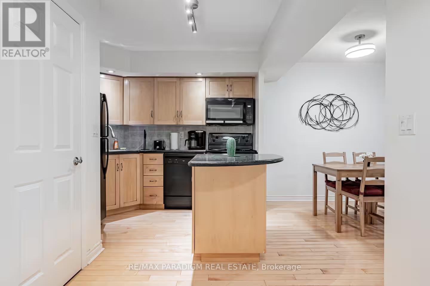 228 - 250 Wellington Street W, Toronto, Ontario  M5V 3P6 - Photo 10 - C12905380