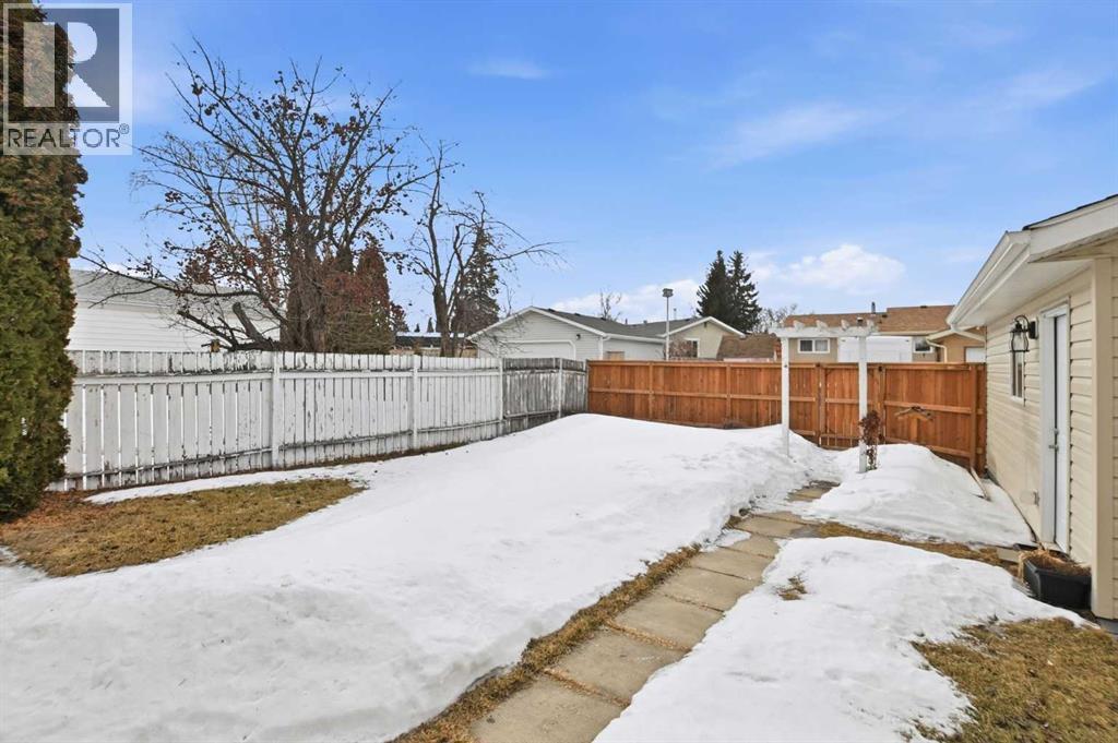 6 Orwell Close, Red Deer, Alberta T4N 5J2 - Photo 5 - A2290869