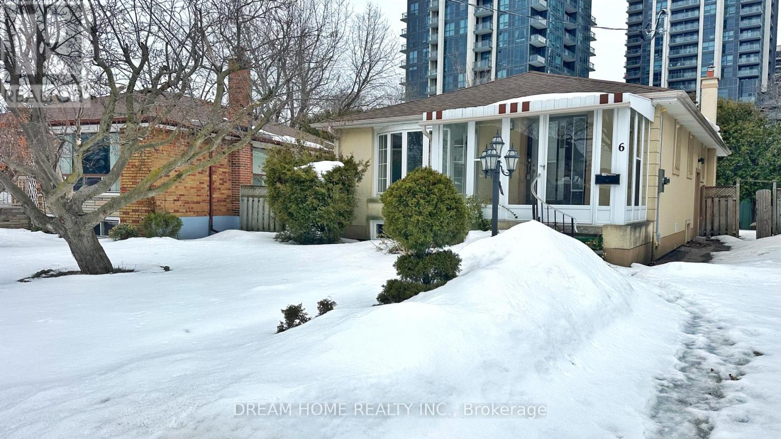 BASEMENT #B - 6 CLEMENTINE SQUARE, Toronto, Ontario