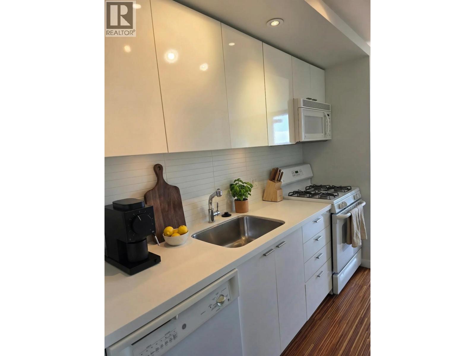 806 328 E 11th Avenue, Vancouver, British Columbia  V5T 4W1 - Photo 3 - R3058569