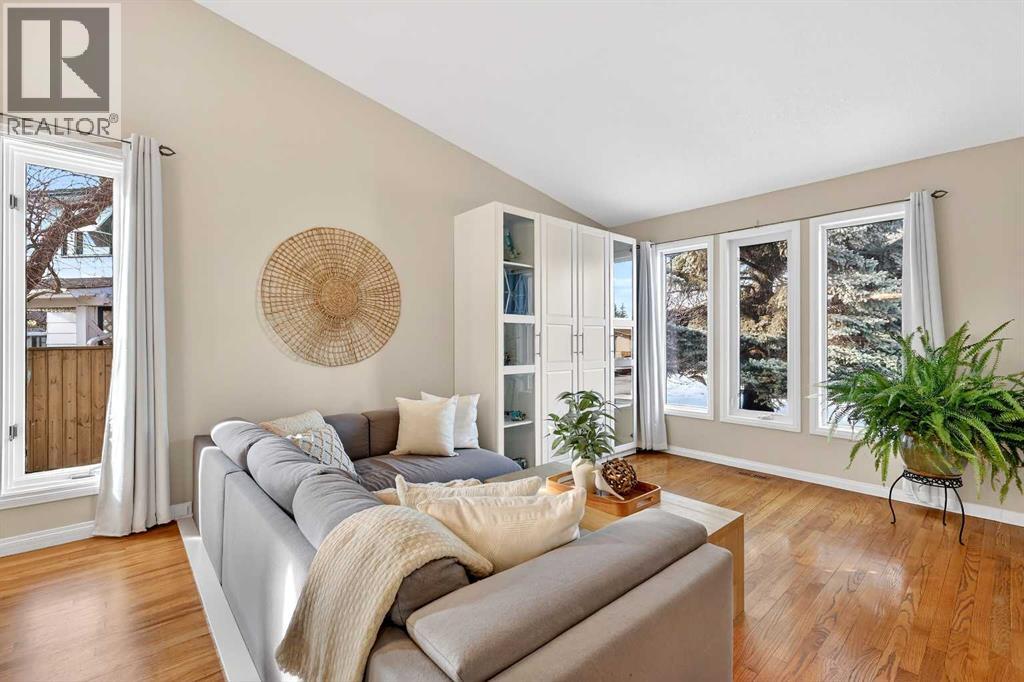 256 Sunmills Place SE, Calgary, Alberta  T2X 2P2 - Photo 5 - A2288975