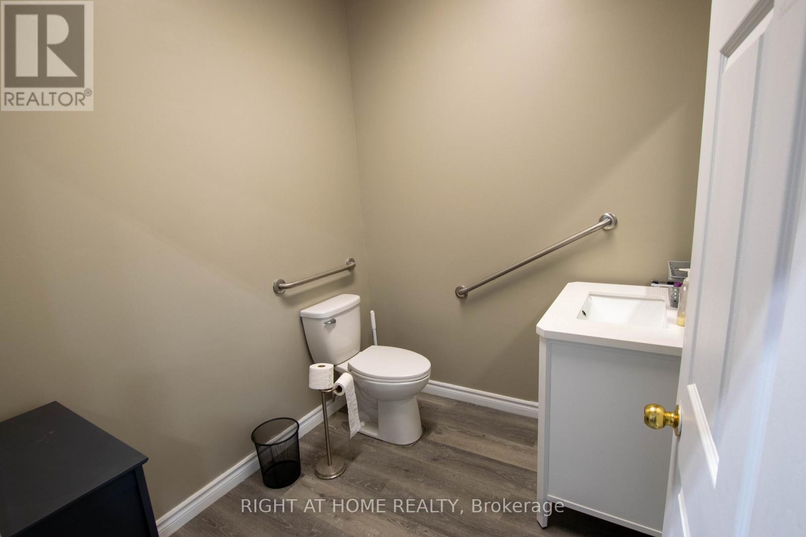 4 & 5 - 38 Innovator Avenue, Whitchurch-Stouffville, Ontario  L4A 0Y2 - Photo 18 - N12905396