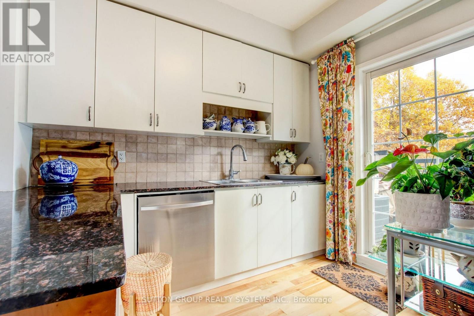 85 - 119b The Queensway, Toronto, Ontario  M6S 5B7 - Photo 19 - W12905356