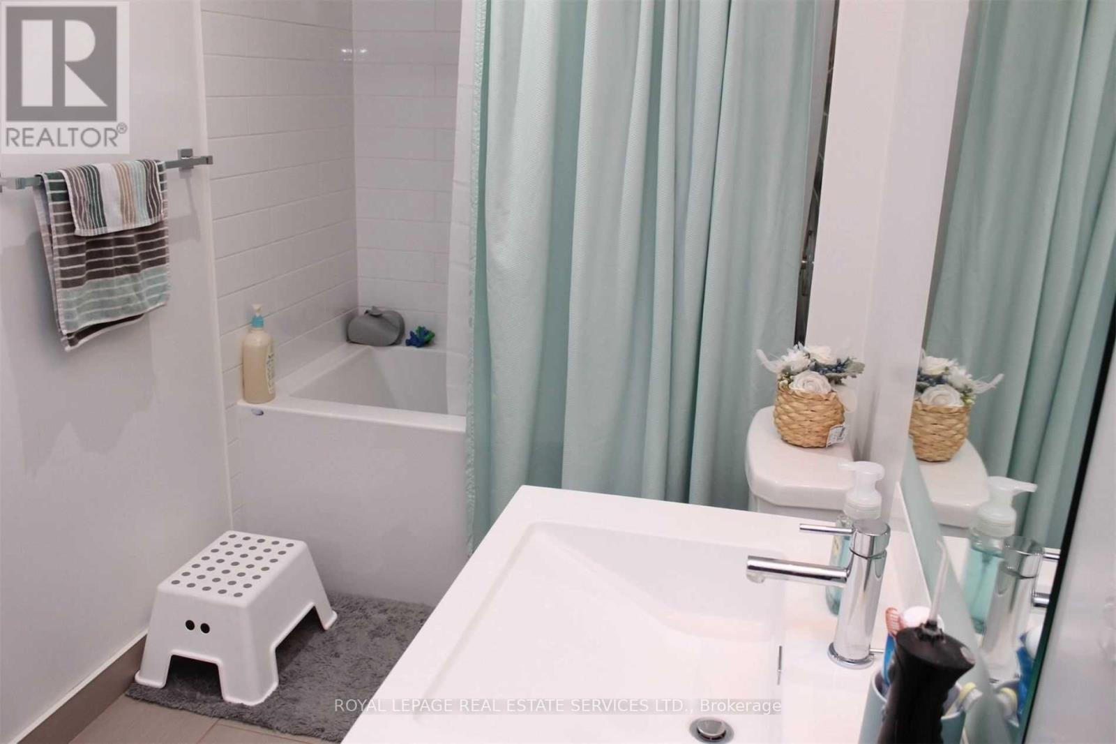 1513 - 55 Speers Road, Oakville, Ontario  L6K 3R6 - Photo 8 - W12905370