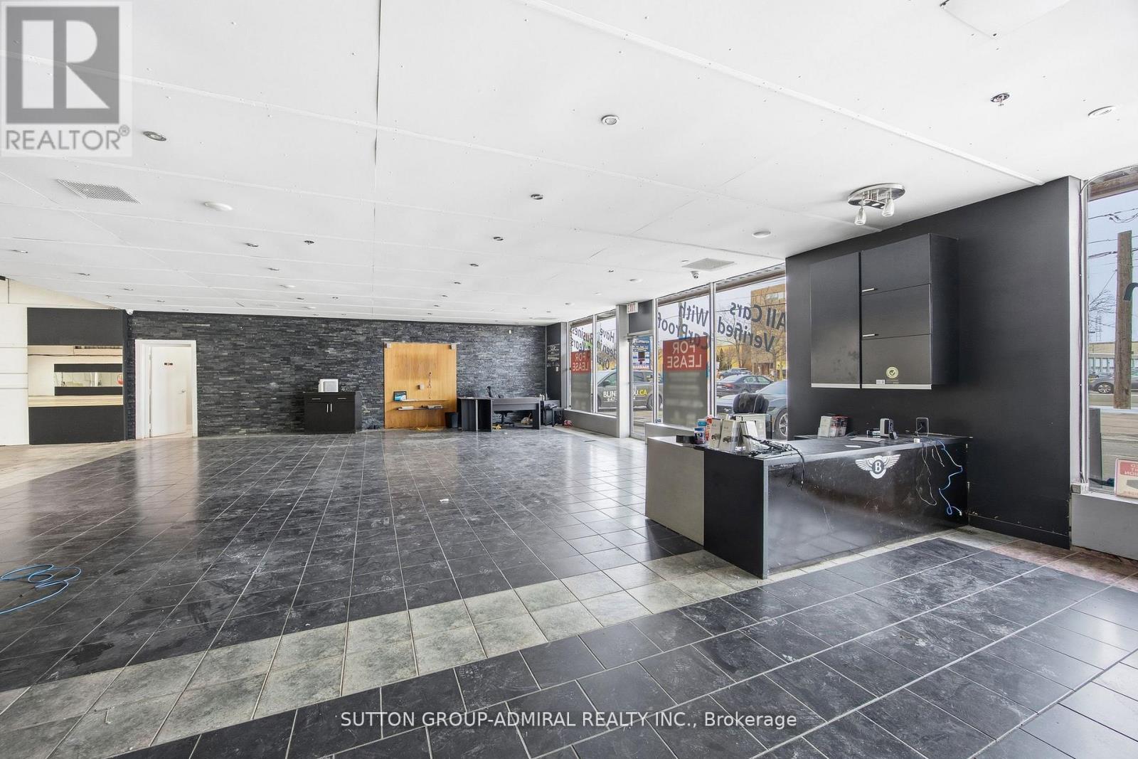 1015 Finch Avenue W, Toronto, Ontario  M3J 2C7 - Photo 5 - W12905394