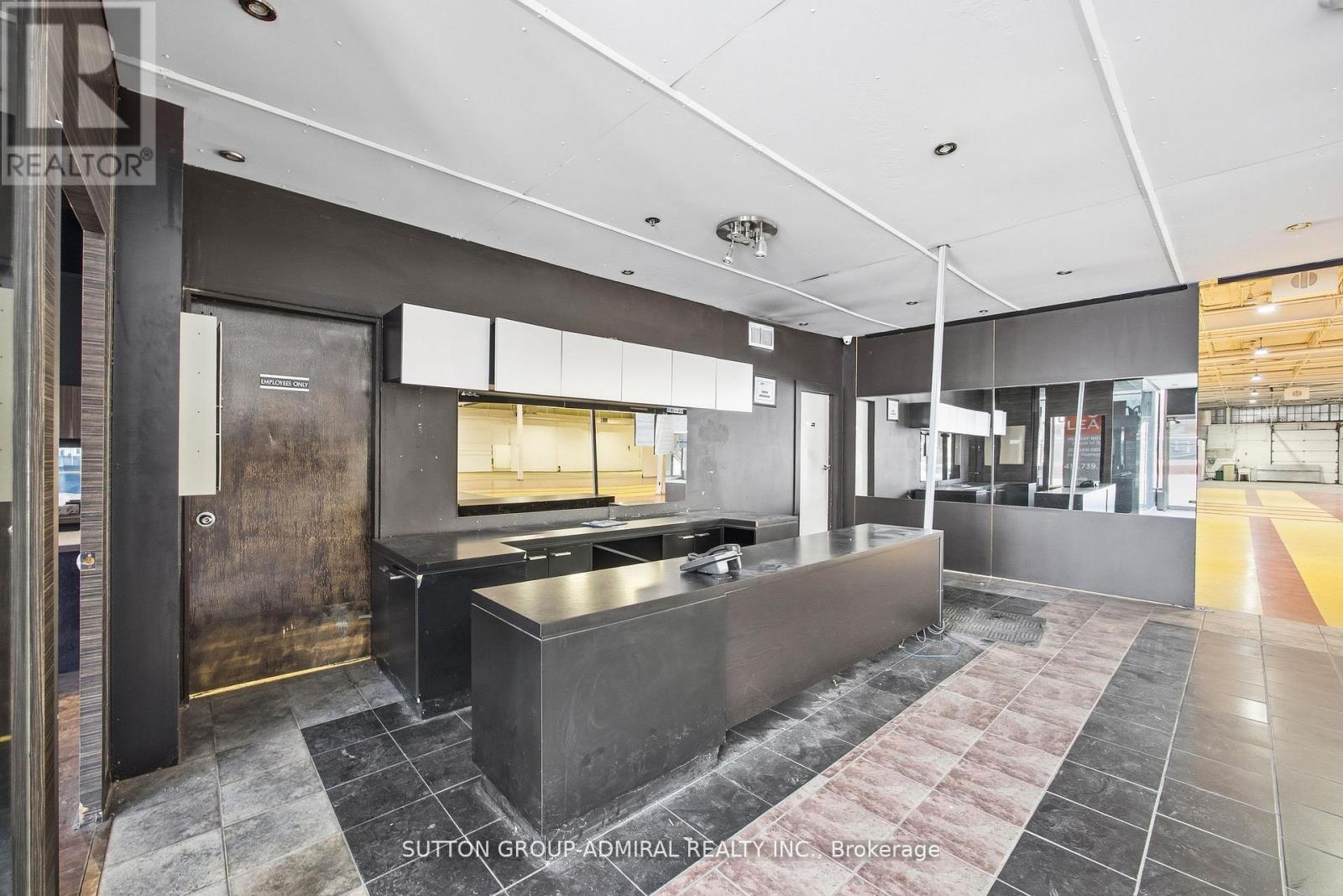 1015 Finch Avenue W, Toronto, Ontario  M3J 2C7 - Photo 7 - W12905394