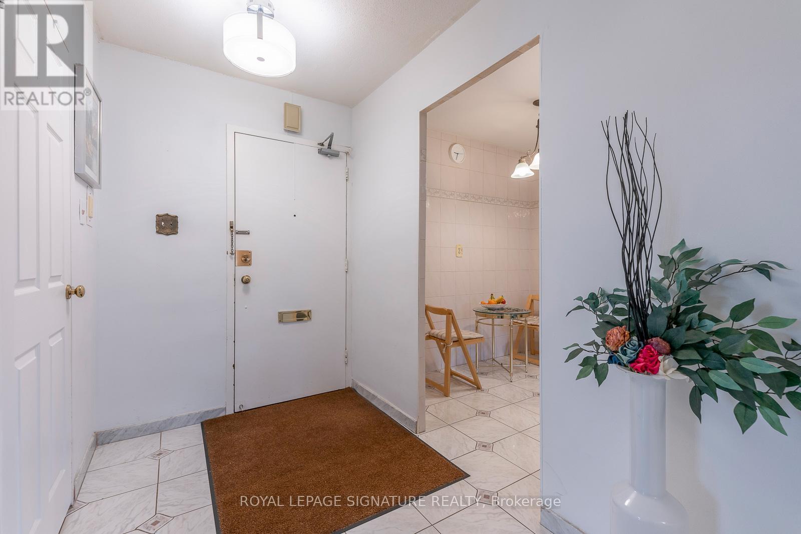 209 - 5 Frith Road, Toronto, Ontario  M3N 2L5 - Photo 2 - W12905400