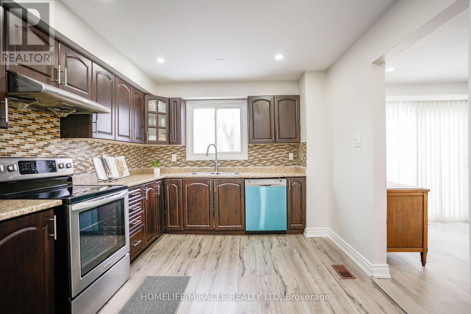 15 Heatherside Court, Brampton, Ontario  L6S 1N9 - Photo 7 - W12905412