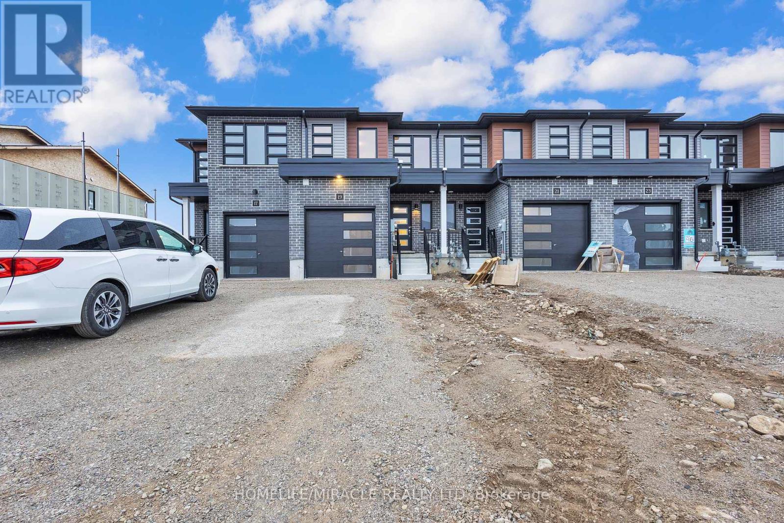 19 Wilkinson Avenue, Cambridge, Ontario  N1S 0C5 - Photo 2 - X12905402