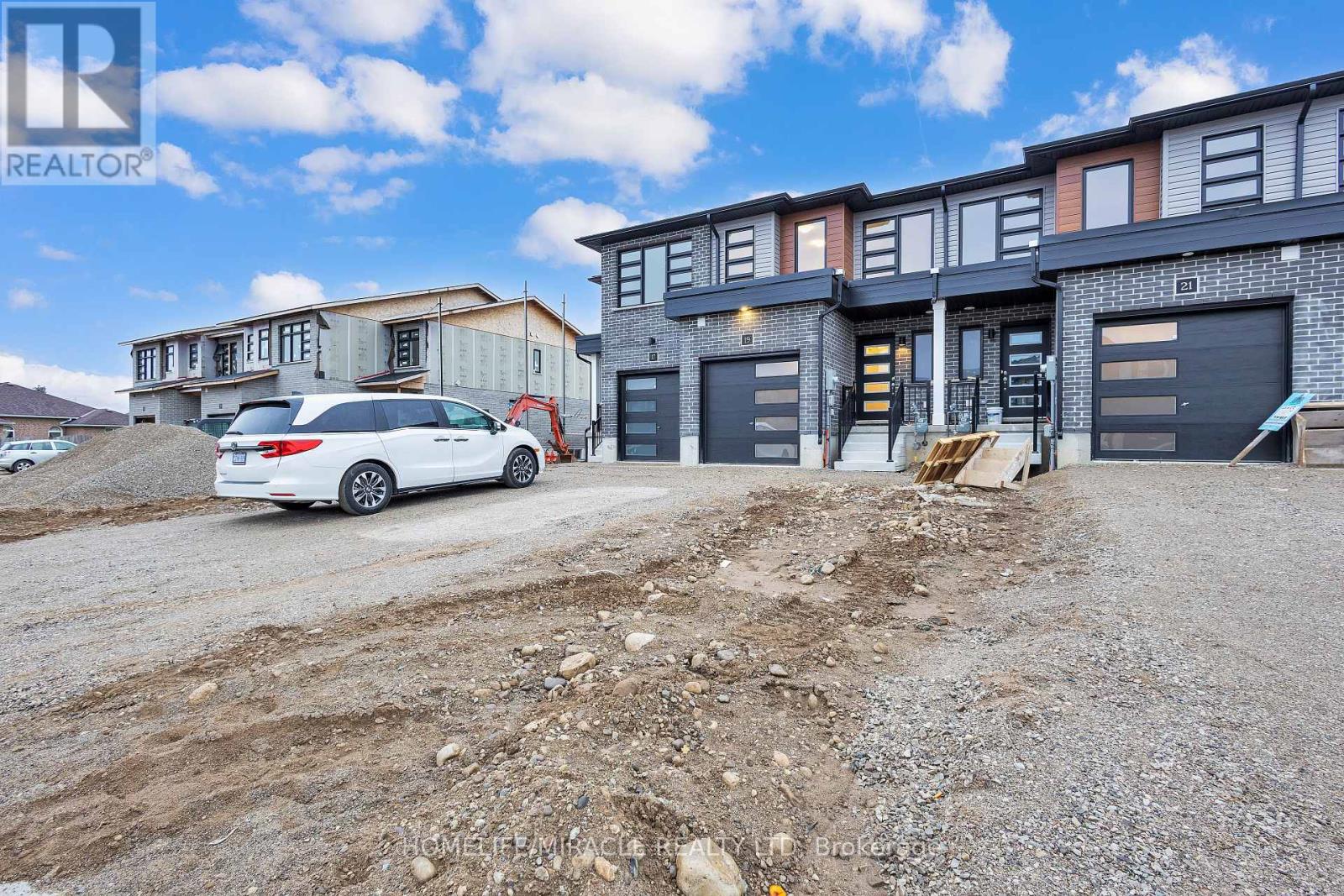 19 Wilkinson Avenue, Cambridge, Ontario  N1S 0C5 - Photo 3 - X12905402